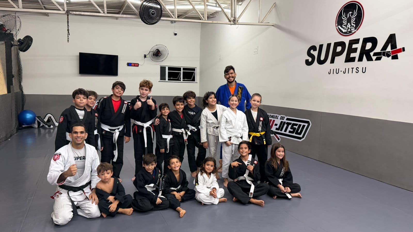 Turma infantil da Supera Jiu-Jitsu