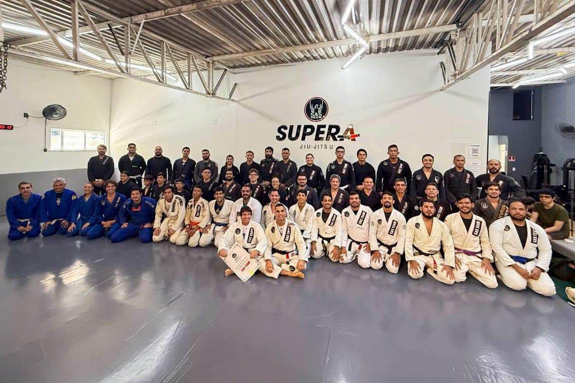 Turma adulta da Supera Jiu-Jitsu